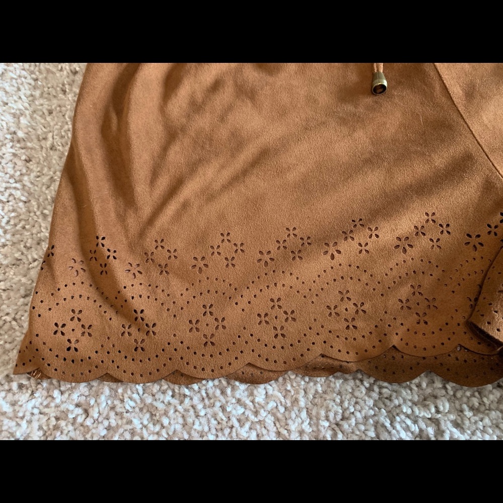 Alya brown faux suede shorts w elastic waist&ties - Picture 2 of 6